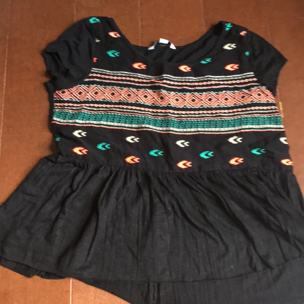 American eagle shirt and acid washed jean shorts